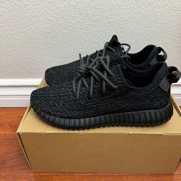 adidas Yeezy Boost 350 Pirate Black (2016) Size 10 AQ2659 - Picture 1 of 7